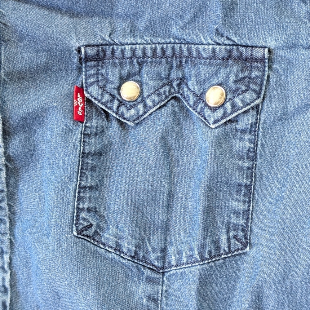 Levi's Women's Western Pearl Snap Denim Button-Up Shirt with Floral Trim Small - Picture 3 of 9